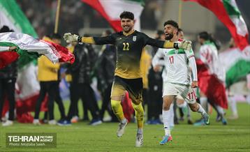 جشن و شادی بازیکنان و کادر فنی تیم ملی ایران پس از صعود به جام جهانی 2022