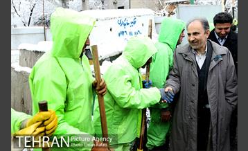 بازدید شهردار تهران از ستاد برف روبی منطقه 11 16