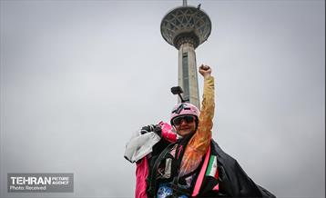 پرش چتربازان به مناسبت روز جمهوری اسلامی 7