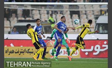 دیدار استقلال و سپاهان در لیگ برتر فوتبال 16
