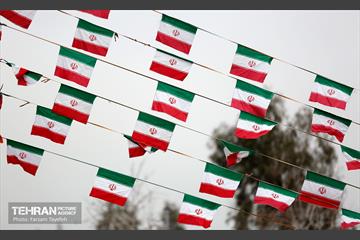 پرچم افتخار در ایام الله دهه فجر ۱۴۰۰ منطقه ۵