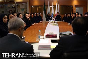 بدرقه دکتر داورزنى از تیم ملى والیبال بانوان  10