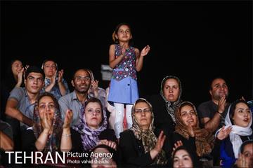ویژه برنامه شب فیروزه ای در دریاچه شهدای خلیج فارس  3
