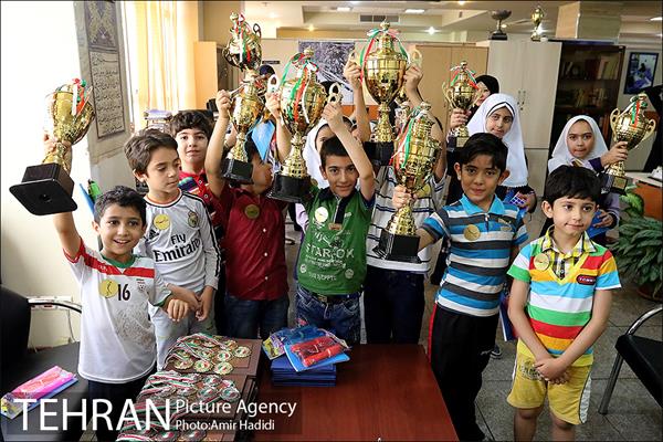 بازدید کودکان دبستانی از شهرداری منطقه 7 6