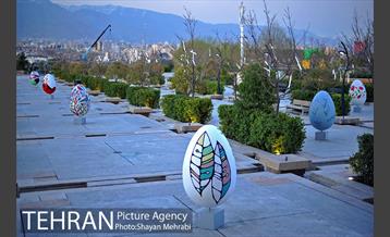 برج میلاد میزبان لاله های بهاری و تخم مرغ های رنگی 32