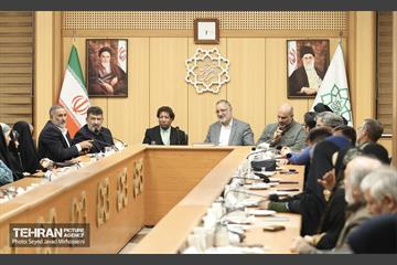 نشست صمیمانه شهردار تهران با جمعی از شعرا 15