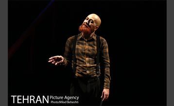 نمایش بوی گند دهن خانوم مارکز 4