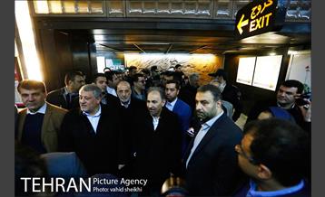 حضور شهردار تهران در راهپیمایی با مترو 19