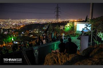 مراسم رونمایی مستند "دستمال سرخ‌ها" 12