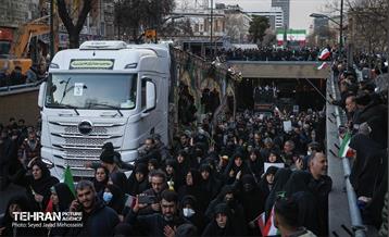 تشییع پیکر ۱۰۰ شهید مردمی و مدافع امنیت در تهران - 3 14