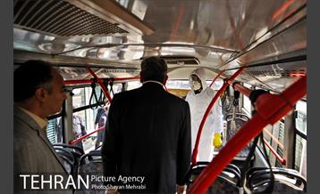 بازدید شهردار تهران از عملیات ضد عفونی کردن اتوبوس های شهری 10