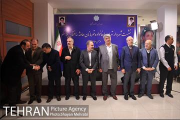 تجلیل از خانواده شهدای آتش‌نشان حادثه پلاسکو با حضور شهردار تهران 41