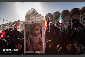 مراسم اقامه نماز بر پیکر آقای شهید ایران 20