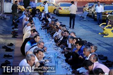 افطاری ساده تاکسی رانی در پایانه فرودگاه مهرآباد 4