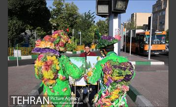 نمایش آدم فضایی ها فرشته های آموزش ترافیک  20