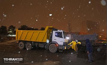 بازدید معاون خدمات شهری از سایت‌های برف‌روبی شهرداری تهران 16