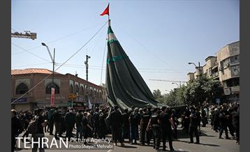 عزاداری ظهر عاشورای حسینی در چهار راه گلوبندک 5