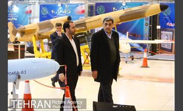 بازدید شهردار از نمایشگاه بزرگ دستاوردهای دفاعی جمهوری اسلامی و نمایشگاه سازندگی ،محرومیت زدایی و خدمات رسانی 12