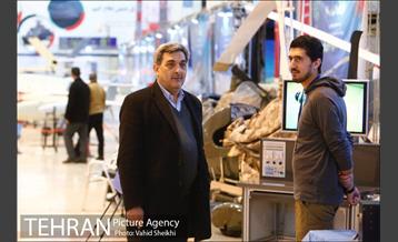 بازدید شهردار از نمایشگاه بزرگ دستاوردهای دفاعی جمهوری اسلامی و نمایشگاه سازندگی ،محرومیت زدایی و خدمات رسانی 14