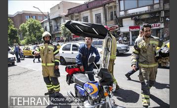 عملیات اطفا حریق در میدان حسن آباد 19