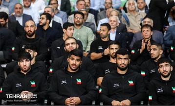 مراسم تجلیل از کشتی‌گیران قهرمان جهان (جشنی برای ایران) 59