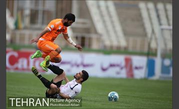 دیدار دو تیم فوتبال سایپا تهران و نفت تهران