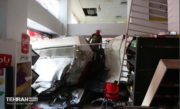 ورود تانکر حامل سوخت به فروشگاه 7