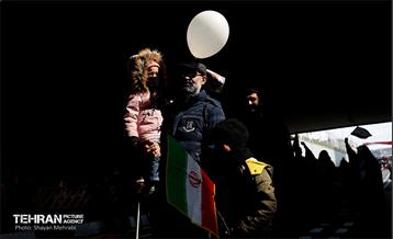 راهپیمایی ۲۲ بهمن در تهران - 3 41