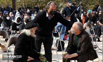 مراسم تشییع پیکر مرحومه ایران درودی هنرمند نقاش 18