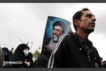 تشییع پیکر ۱۰۰ شهید مردمی و مدافع امنیت در تهران - 1 32