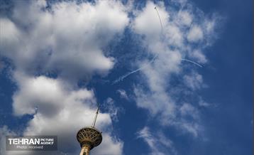 مانور ویژه هواپیماهای فوق سبک بر فراز برج میلاد 3