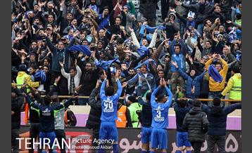 دیدار تیم های فوتبال استقلال و پرسپولیس