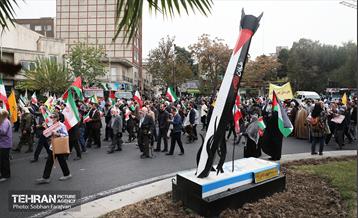 راهپیمایی ۱۳ آبان 33