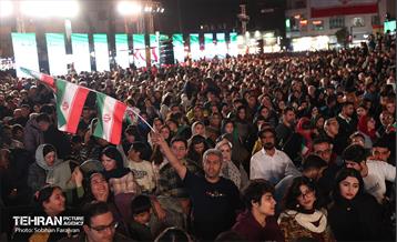 رویداد «شب ایران» در میدان انقلاب اسلامی 49