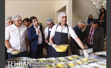 توزیع 3300 پرس غذا بین نیازمندان با کمک های مردمی 10