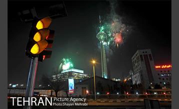 نور افشانی برج میلاد به مناسبت 22 بهمن 1