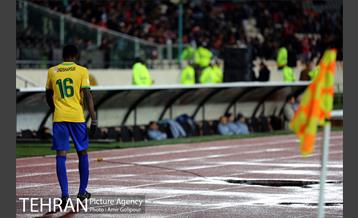 دیدار تیم‌های فوتبال پرسپولیس - صنعت نفت آبادان 22