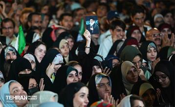 جشن ولادت حضرت زینب (س) در میدان انقلاب