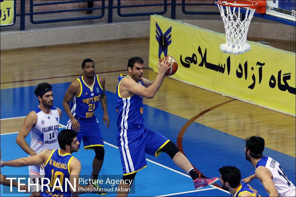رقابت بسکتبال تیم های دانشگاه آزاد - پتروشیمی بندر امام