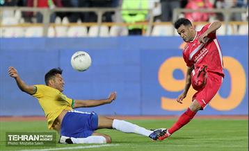 دیدار تیم های فوتبال پرسپولیس تهران و صنعت نفت آبادان 11