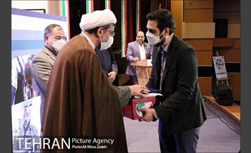 آیین تجلیل از سه چهره برنامه فصل رویش 13