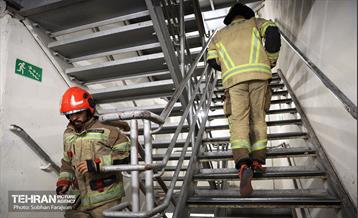 مسابقه پله‌نوردی آتش‌نشانان در برج میلاد 38