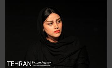 نمایشنامه خوانی او فقط خسته بود‎ 5