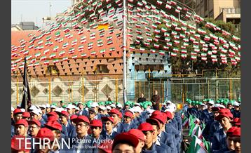 شهردار تهران در آیین نواختن زنگ سال تحصیلی جدید در دبیرستان ماندگار البرز 24