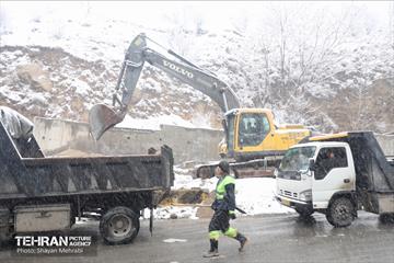 آمادگی نیروهای خدمات شهری در پی بارش‌ برف تهران 17