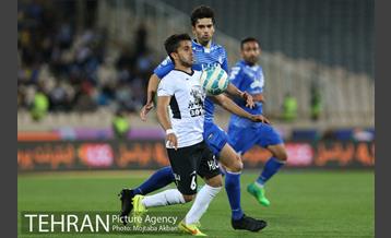 دیدار تیم های فوتبال استقلال و صبای قم