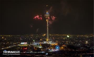 نورافشانی جشن پیروزی انقلاب اسلامی در برج میلاد 17