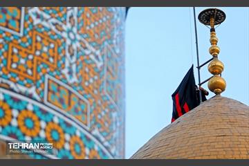 اهتزاز پرچم حرم سیدالشهدا(ع) بر فراز گنبد حرم عبدالعظیم حسنی(ع) 15