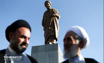 رونمایی از مجسمه «علامه امینی» 14