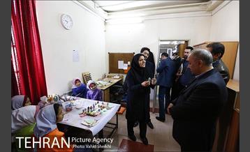 بازدید مدیر کل دفتر شهردار تهران از مدرسه صبح رویش 26